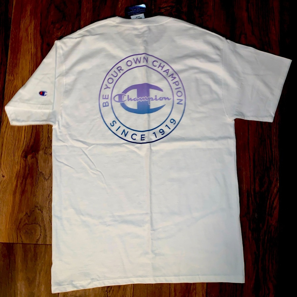 NEW Mens size MEDIUM Champion Logo Graphic T-Shirt.